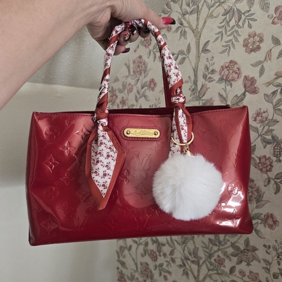Louis Vuitton Handbags - Louis Vuitton Wilshire PM in red Monogram Vernis leather ❤️